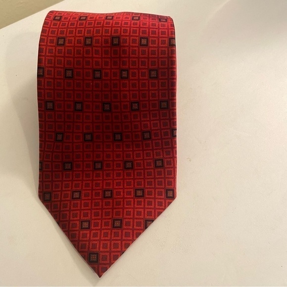 Kilburne & Finch Mens Neck Tie Red Geometric Print 100% Silk 59”X 4” - Picture 2 of 4